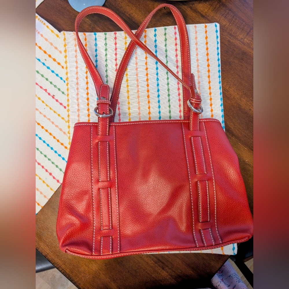 Y2K Red Tommy Hilfiger 3 Compartment Hand Back With Multiple Internal Pockets.